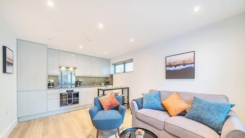 Windsor Gem: 1 Bed|1 Bath| Free Parking