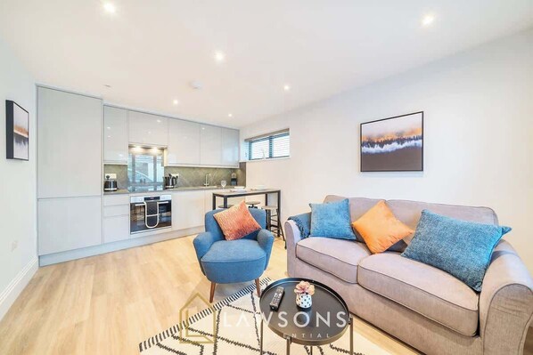 TV - Windsor Gem: 1 Bed|1 Bath| Free Parking (Windsor)