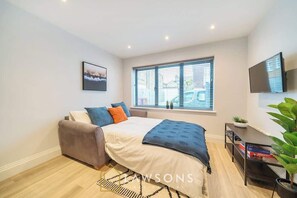 1 habitación, tabla de planchar con plancha, wifi y ropa de cama 