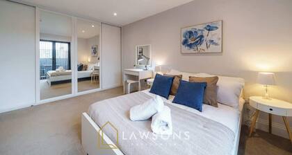 Central Windsor Gem | 1BR Penthouse + Balcony