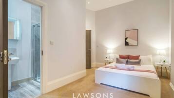 3 bedrooms, iron/ironing board, travel cot, WiFi