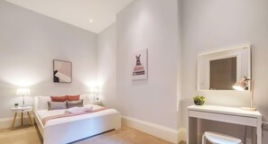 3 chambres, fer et planche à repasser, Wi-Fi, draps fournis