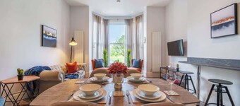 3-Bed, 3-Bath Apartment with Southsea Common Views