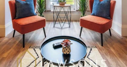 3-Bed, 3-Bath Apartment with Southsea Common Views