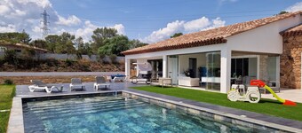 Au Cœur des Vignes non Loin de la Mer. Loue Villa Standing, Repos Assuré