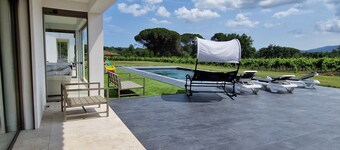 Au Cœur des Vignes non Loin de la Mer. Loue Villa Standing, Repos Assuré