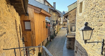 Casa Rural con 4 Dormitorios Dobles y 2 Baños Próxima a Plaza Mayor y Castillo