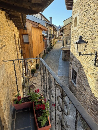 Casa Rural con 4 Dormitorios Dobles y 2 Baños Próxima a Plaza Mayor y Castillo