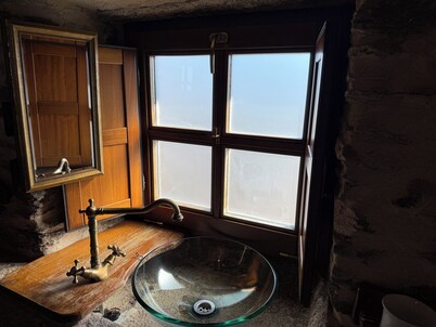 Casa Rural con 4 Dormitorios Dobles y 2 Baños Próxima a Plaza Mayor y Castillo