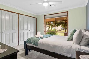 4 bedrooms, desk, iron/ironing board, WiFi (free)