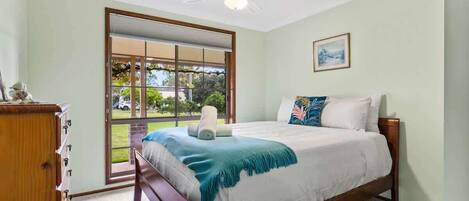 4 bedrooms, desk, iron/ironing board, free WiFi