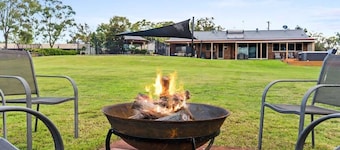 Heavenly Hideaway at Lovedale with Private Pool and Spa