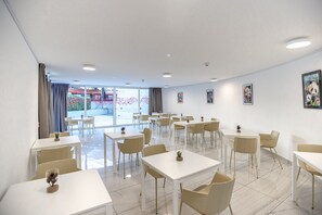 Breakfast area - Miralago Locarno Easy Rooms (Muralto)