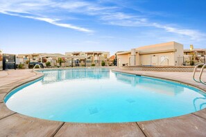 Et oppvarmet basseng