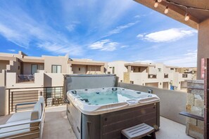Outdoor spa tub - Cool Desert Escape - Private Hot Tub - Zion Retreat - Sleeps 17 (Washington)