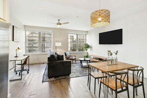 Fernseher, Videospiele, Tischfußball