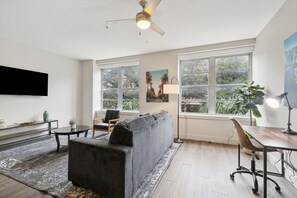 TV, videogames, pebolim