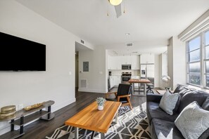 Televisión, videojuegos y futbolito 