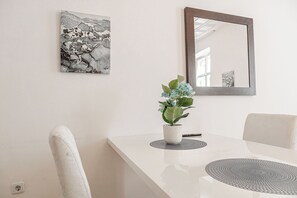 Basic Room - Big 3BR shared Apt. Perfect location (Vienna)