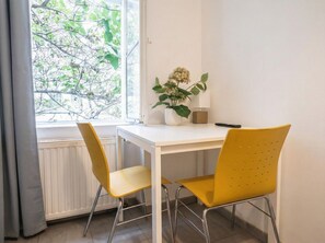 واي فاي مجانًا وملاءات أسرّة