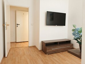 Basic Room - Big 3BR shared Apt. Perfect location (Vienna)
