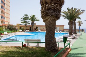 حمام سباحة