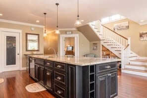 Interior - Walloon Escapes! GameRoom! Lakefront! Pets! Fireplace!Fall Colors!Boyne Mountain (Petoskey)