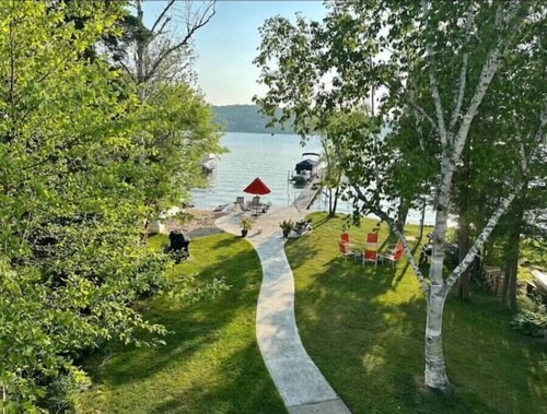 Walloon Escapes! GameRoom! Lakefront! Pets! Fireplace! Boyne Mountain