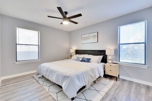 2 Schlafzimmer, Schreibtisch, Bügeleisen/Bügelbrett, WLAN