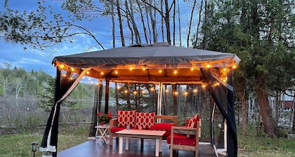Magical Waterfront Cottage