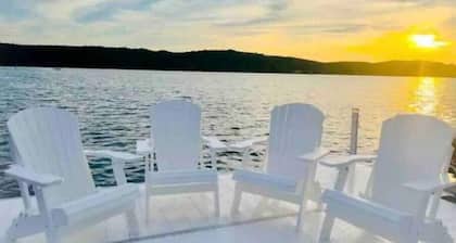 Walloon Lake Waterfront! Private Beach! Pets! Fireplace! Fall Colors!