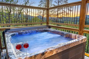Outdoor spa tub - Unbelievable VIEWS indoor pool cabin (Sevierville)
