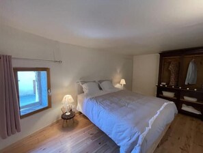 4 chambres, fer et planche à repasser, lit parapluie, Wi-Fi