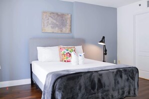 2 soverom, strykejern/-brett, reiseseng for barn og wi-fi