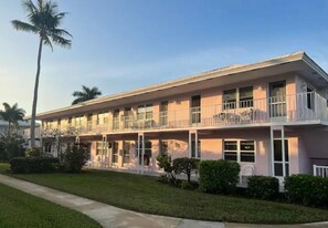 Exterior - Cozy Serenity and Relaxation on Marco Island (Marco Island)