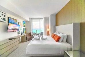 2 bedrooms, desk, iron/ironing board, WiFi - Oceanfront Condo | Steps to the Beach + Pool (Hollywood)