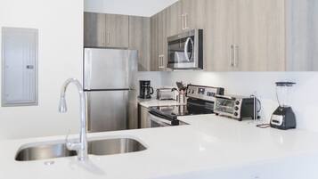 Fridge, microwave, oven, stovetop