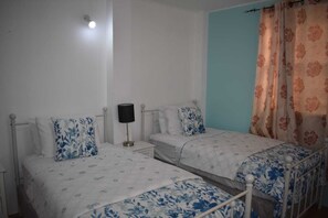 2 slaapkamers, een strijkplank/strijkijzer, gratis wifi, beddengoed