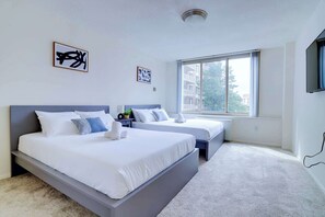 2 Schlafzimmer, Schreibtisch, Bügeleisen/Bügelbrett, Reisekinderbett