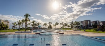 OV324N (2-Bedroom Condo) with Pool and Ocean view - Handicap accessible by RedAwning