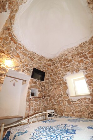 2 bedrooms, iron/ironing board, bed sheets