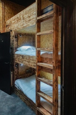 Escrivaninha, Wi-Fi de cortesia, roupa de cama