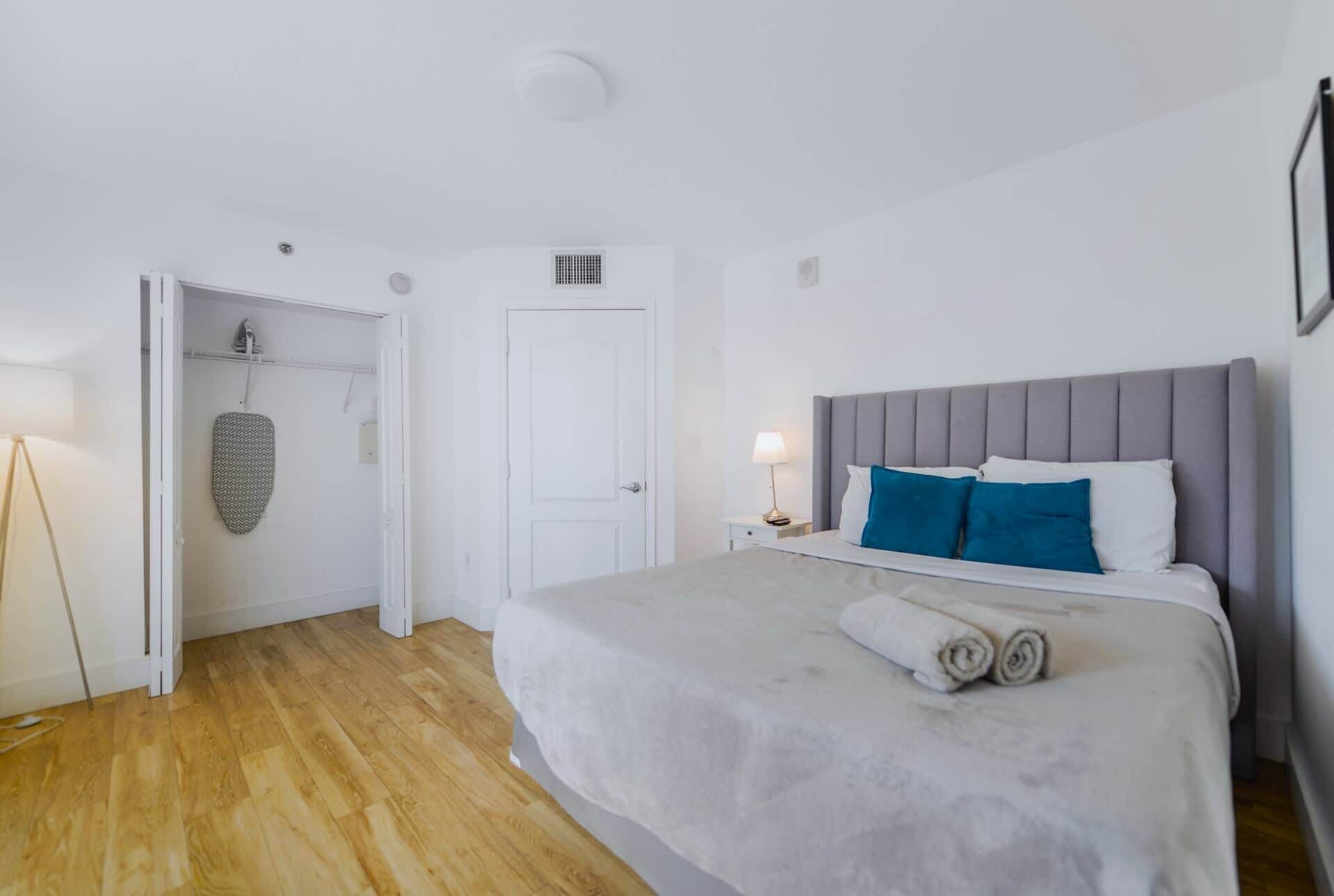 3 habitaciones, tabla de planchar con plancha, cuna de viaje y wifi 