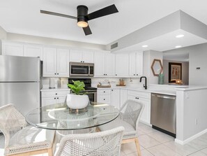 Unclassified image, 4 of 20, button