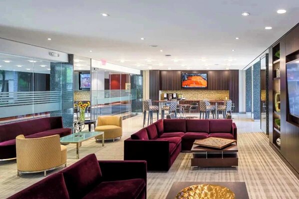 Dining - Stylish Crystal City Apt | Enjoy Gym Amenities (Arlington)