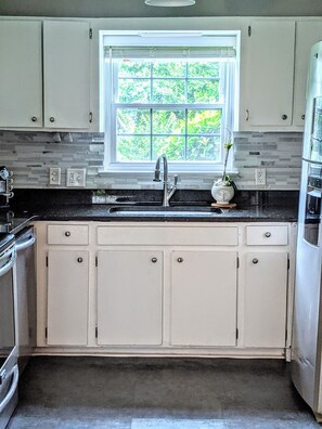 Private kitchen - Minutes away from Charleston and Beaches!
(Charleston)