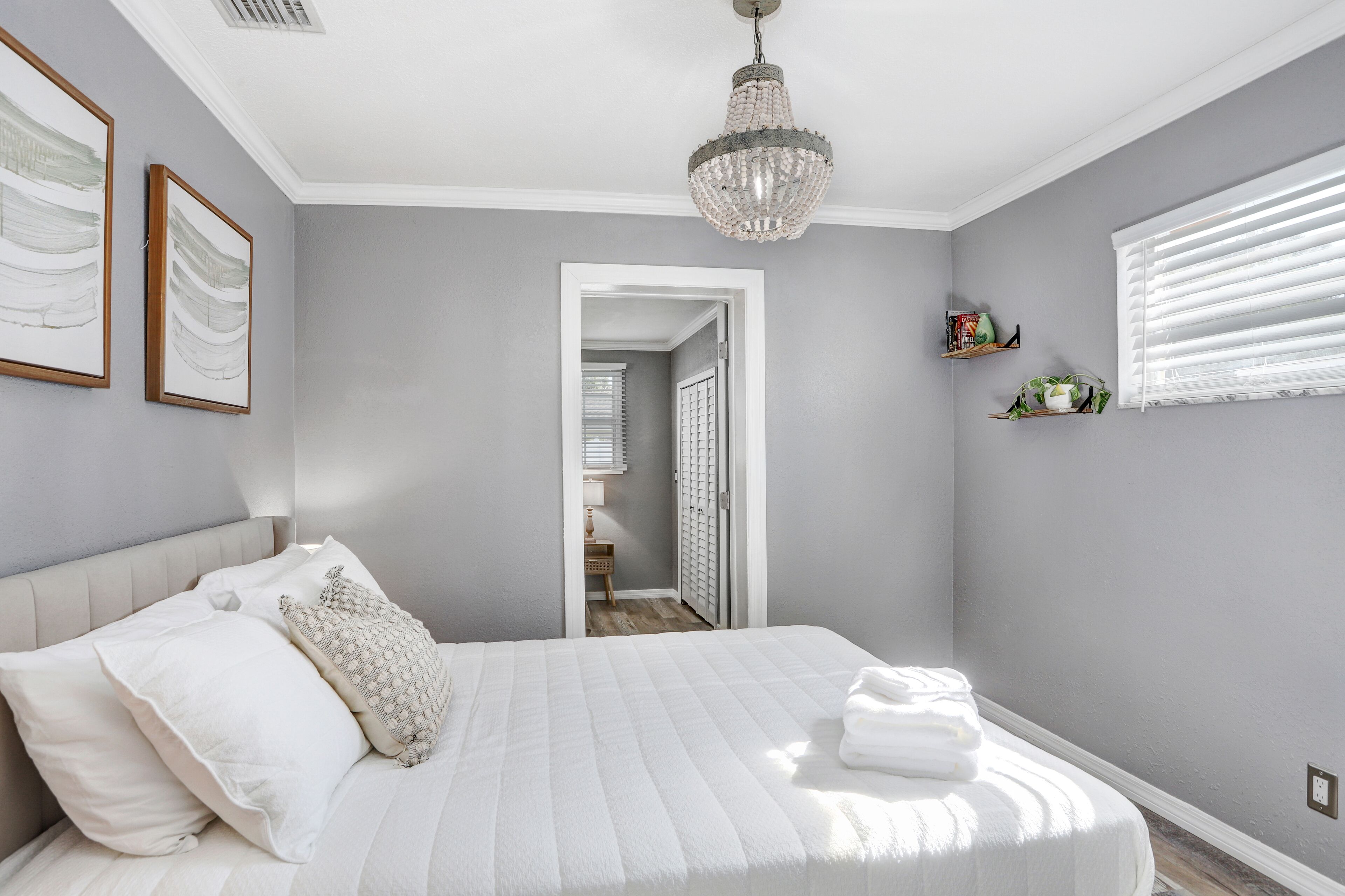 3 bedrooms, desk, iron/ironing board, travel crib