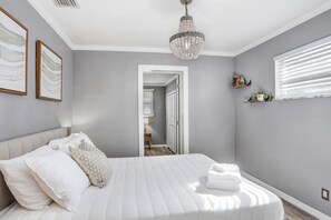 3 bedrooms, desk, iron/ironing board, travel cot