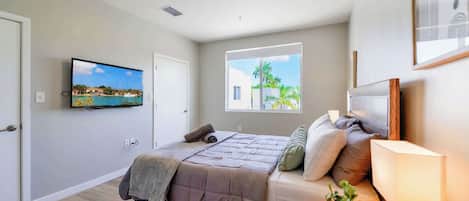 3 Schlafzimmer, Schreibtisch, Bügeleisen/Bügelbrett, WLAN