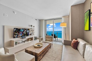 TV - Oceanfront Escape | Steps to the Beach (Hollywood)